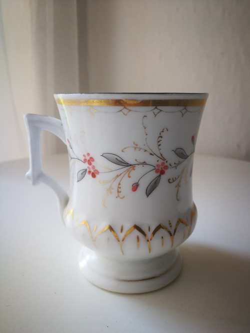 Porcelánový hrnek — foto 3
