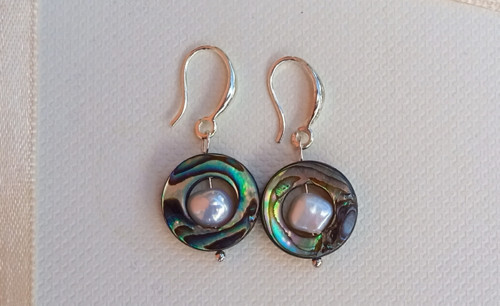 Abalone paua perleť s říčními perlami, náušnice — foto 3