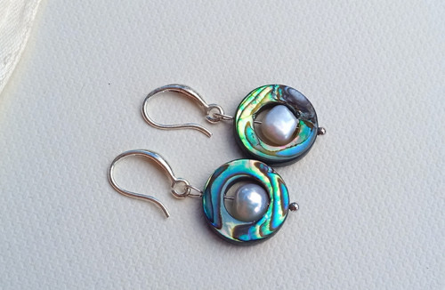 Abalone paua perleť s říčními perlami, náušnice — foto 2