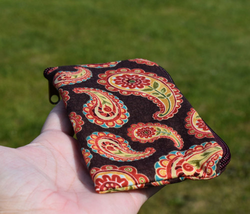 Obal na telefon - Paisley na hnědé — foto 3