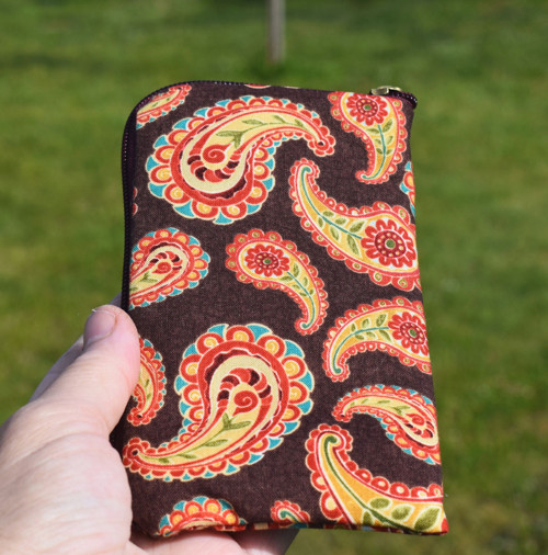 Obal na telefon - Paisley na hnědé — foto 2