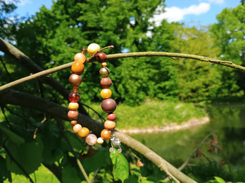 Zlatohnědý hudební náramek — foto 5