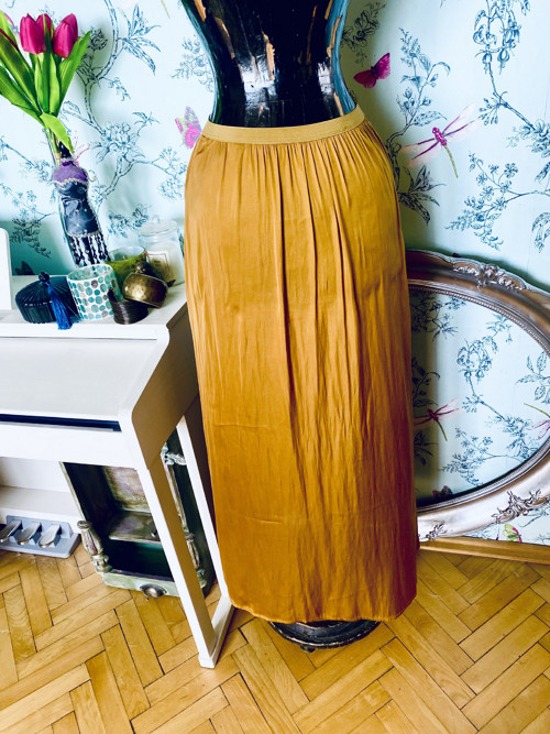 Sukně okrová lehoučká — foto 4