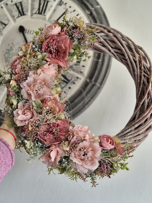 Růžová elegance - věnec cca 40cm — foto 4