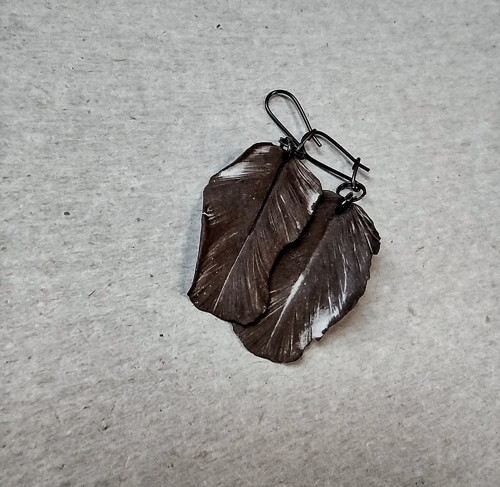 Úplně peříčkový tmavý... náušky — foto 2