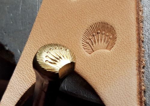 Korunka a vějíř - set 2 razidel do kůže — foto 3