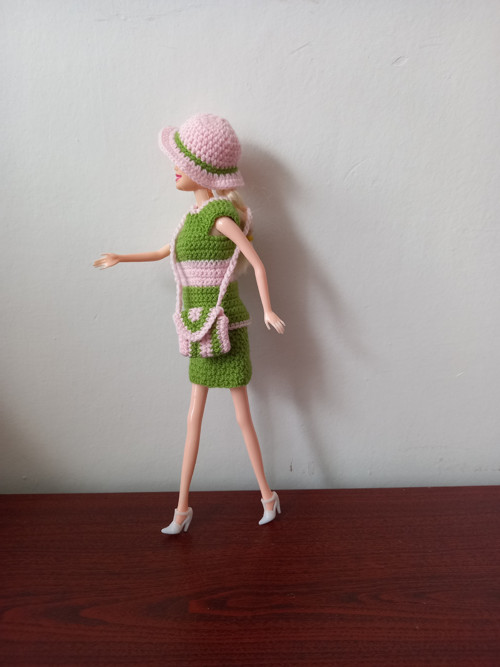 Sukně+triko+klobouk+kabelka pro Barbie — foto 2