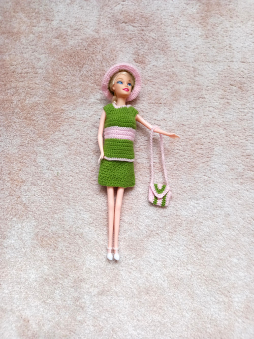 Sukně+triko+klobouk+kabelka pro Barbie — foto 4