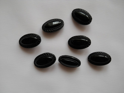 Černý skleněný knoflík — foto 2
