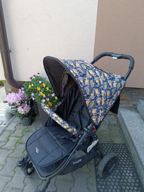 Stříška ke kočárku Valco + madlo - Bagry — foto 2