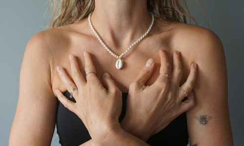 Macramé náhrdelník Cowrie — foto 2