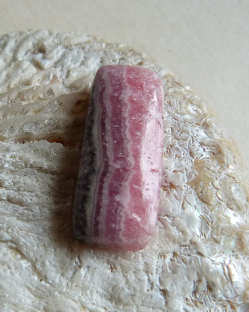 Rodochrozit kabašon - 3 cm — foto 2