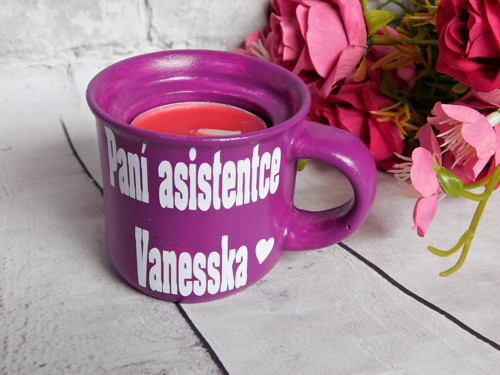 Svícen hrníček pro paní asistentku s textem — foto 3