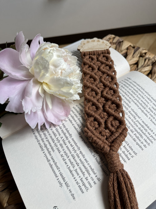 Macramé záložka do knihy hněda — foto 2