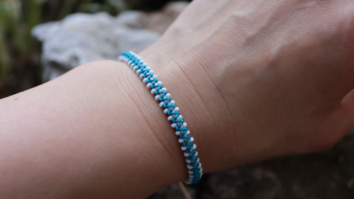 Náramek macramé "tyrkysový s bílou" — foto 2