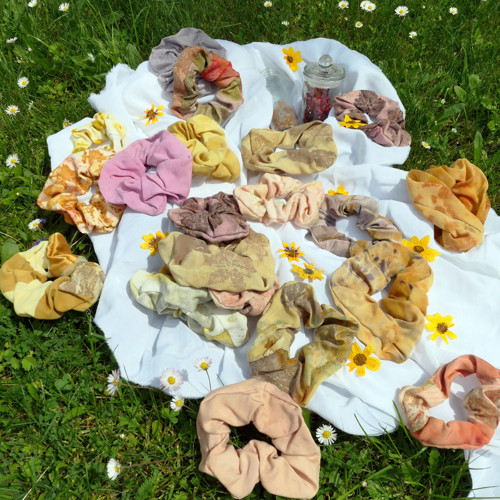 Gumička scrunchie, přírodně barvená — foto 5