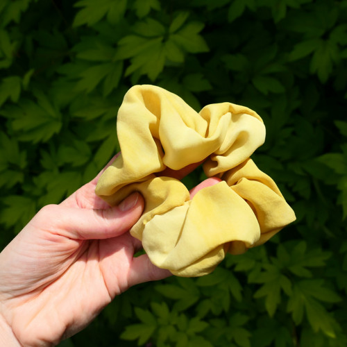 Gumička scrunchie, přírodně barvená — foto 2