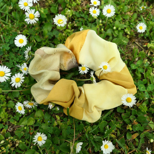 Gumička scrunchie, přírodně barvená — foto 5