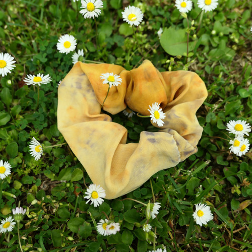 Gumička scrunchie, přírodně barvená — foto 3