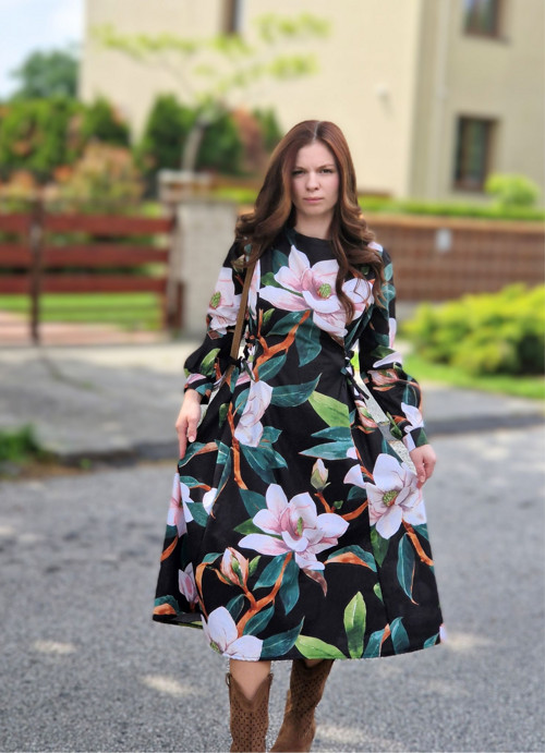 SERENA – šaty se šněrováním — foto 2