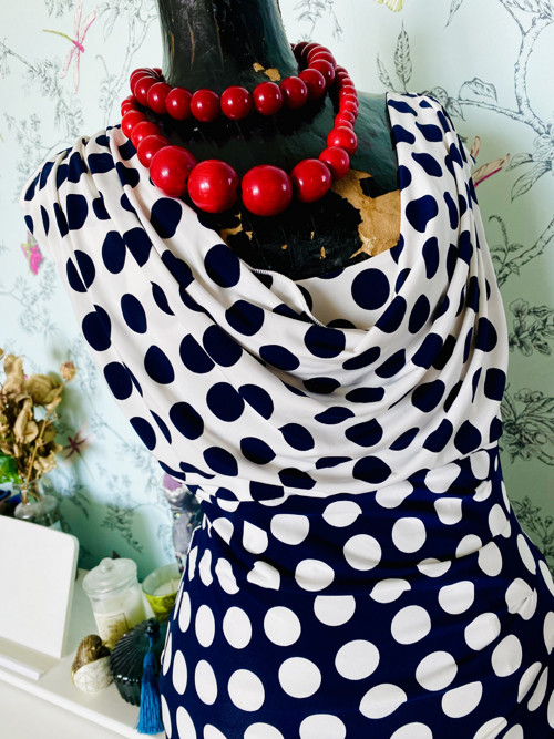 Šaty puntíkované, pin-up — foto 4