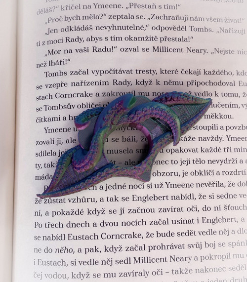 Držák stránek chobotnice duhová — foto 3