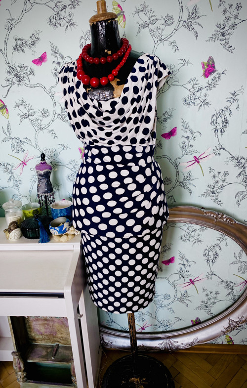 Šaty puntíkované, pin-up — foto 3
