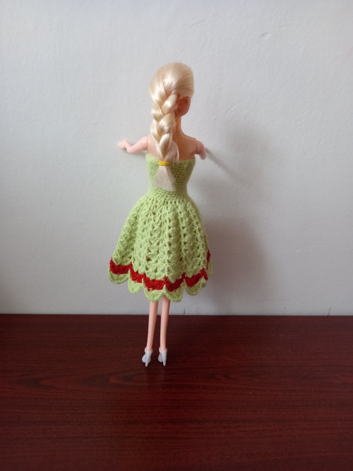 Zelené šaty pro Barbie — foto 2