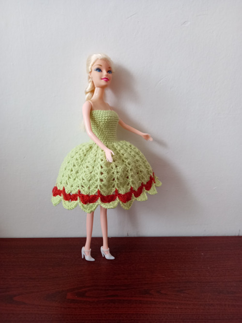 Zelené šaty pro Barbie — foto 4