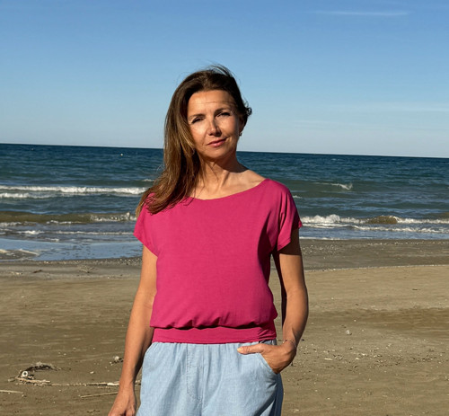 Volný top s pasem malina — foto 5