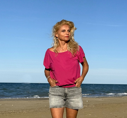 Volný top s pasem malina — foto 6