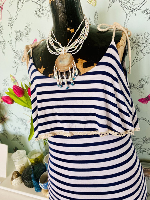 Šaty sailor, pruhované — foto 2