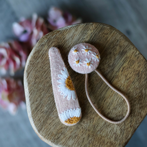Set vyšívané spony a buttonky na culík PEACH — foto 2