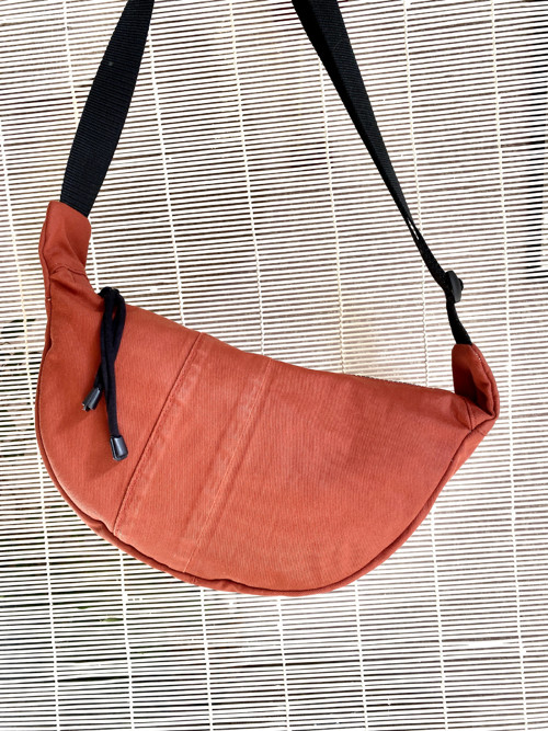 Kabelka crossbody rezavá — foto 2