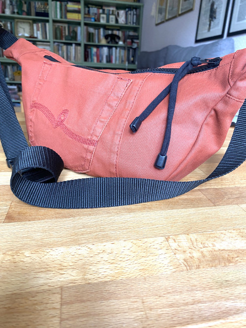 Kabelka crossbody rezavá — foto 5