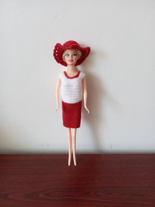 Šaty,sako,klobouk a taška pro Barbie — foto 2