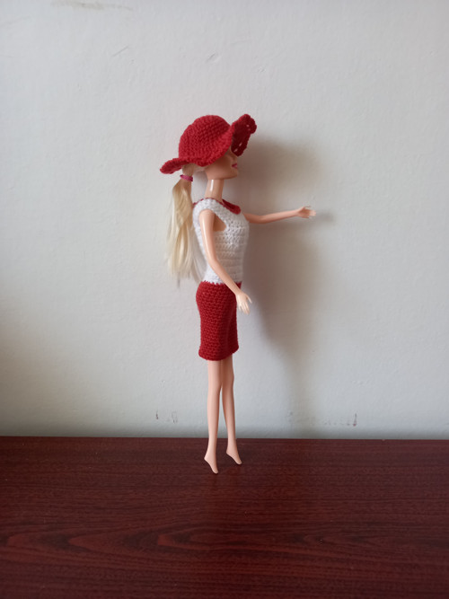 Šaty,sako,klobouk a taška pro Barbie — foto 4