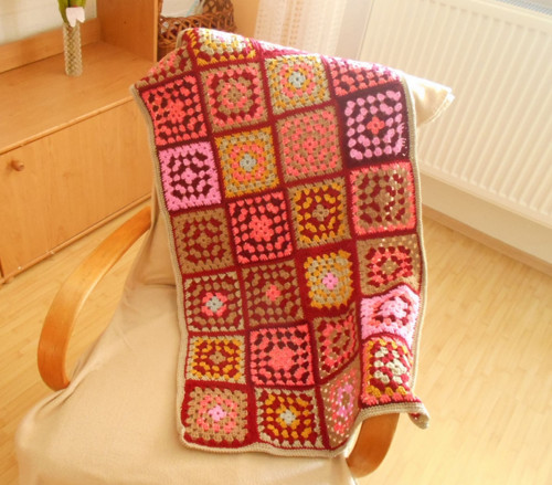 Háčkovaná deka babiččiny čtverce 99/57 cm — foto 3
