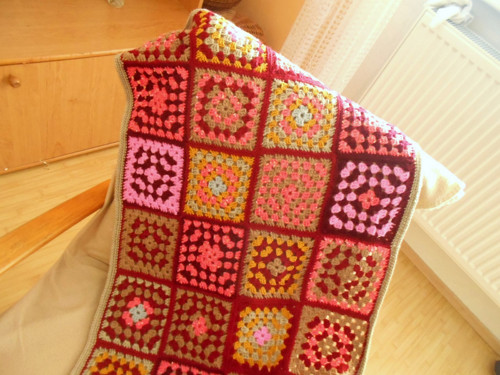 Háčkovaná deka babiččiny čtverce 99/57 cm — foto 4