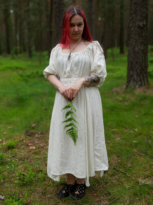 Lněné šaty s cípy — foto 2