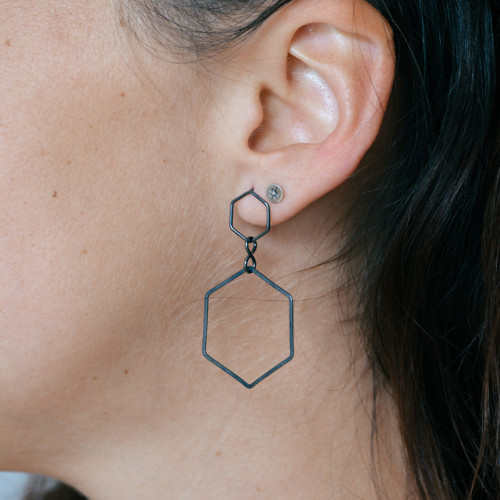 Oxidované náušnice Hexagon — foto 3