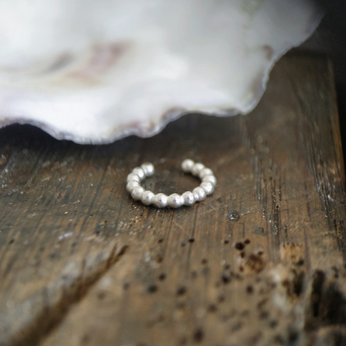 Stříbrná záušnice perličkový cuff — foto 2