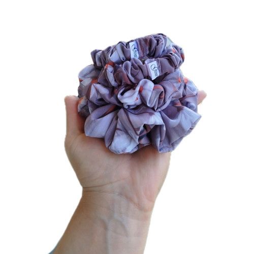 Gini HEDVÁBNÁ scrunchie S - KOPRETINY NA HNĚDOŠEDÉ — foto 2