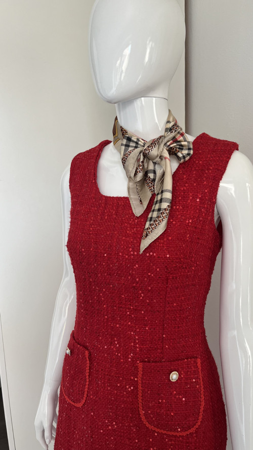 Pouzdrové šaty ala Chanel — foto 2