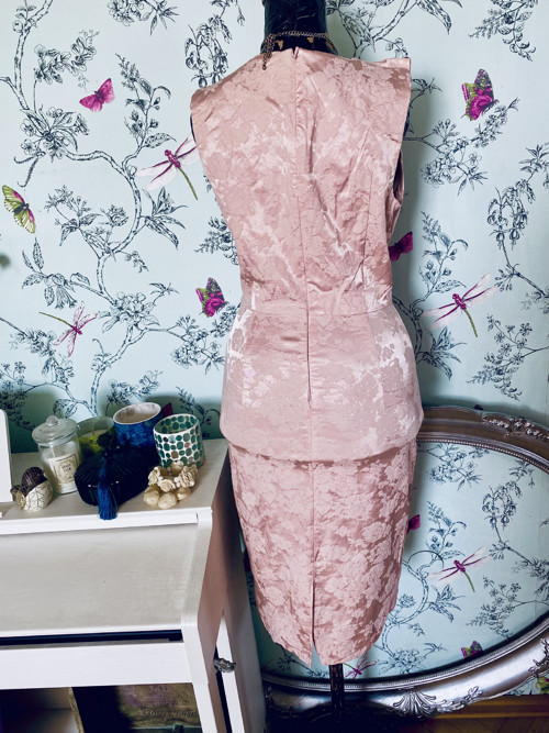 Šaty pencil powder pink — foto 4