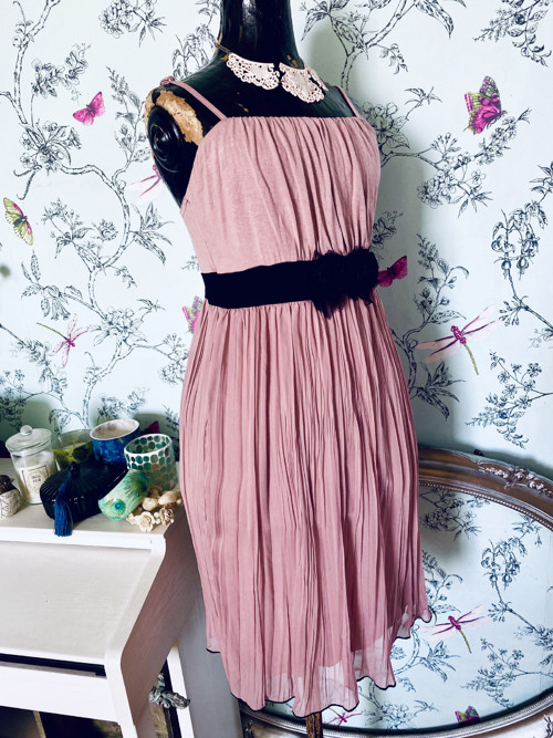 Šaty plisé v powder pink — foto 4