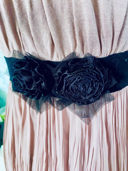 Šaty plisé v powder pink — foto 3