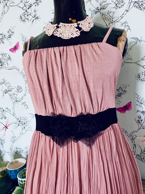 Šaty plisé v powder pink — foto 2