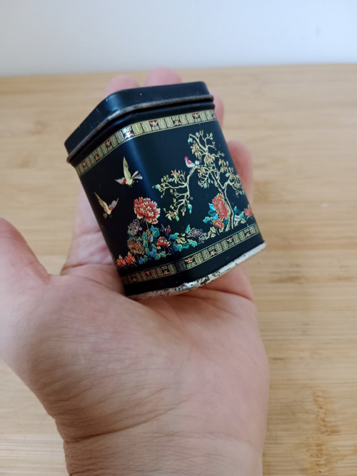 Maličká plechová krabička od čaje — foto 6