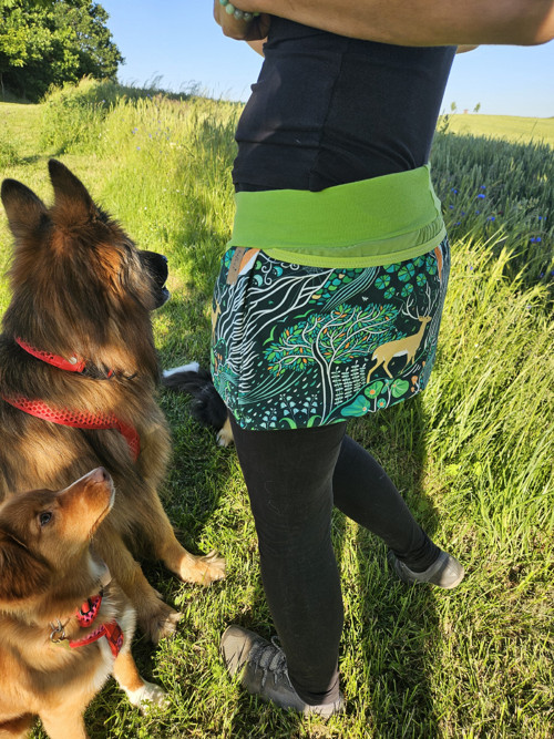 Mini sukně nejen na pamlsky - les — foto 3